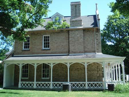 Of note is the first-storey decorative verandah.; Martina Braunstein, 2007.