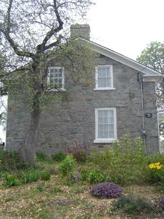 Featured are the chimney and the 6 over 6 double-hung sash windows; Kayla Jonas, 2007.