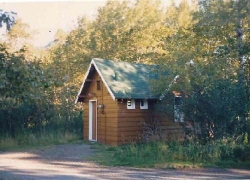 General view of Comfort Station 9, showing the uniform colour scheme with white trim, 1990.; Parks Canada Agency / Agence Parks Canada, 1990.