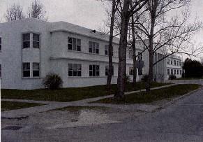 General view of the Junior Ranks Quarters, showing the wrap-around continuity of the projecting belt courses.; Department of National Defence / Ministère de la Défense nationale