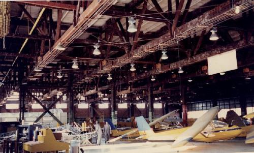 View of Hangar 82, showing the large window blocks that allow a great of light into the interior, 1995.; Ministère de la Défense nationale / Department of National Defence, 1995.