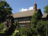 Photo of Strathnaver taken in 2007 showing sets of multiple windows; Rothesay Living Museum