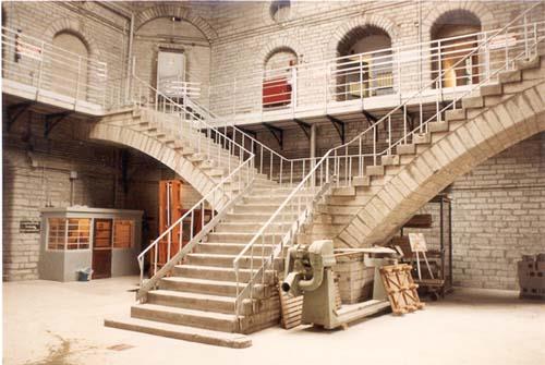 View of the South Workshop, showing the grand staircase of the rotunda, 1989.; Travaux publics Canada / Public Works Canada, 1989.