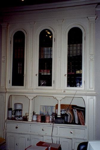 Interior view of Louis S. St-Laurent House, showing the formal and functional interior features associated with the residency of Louis S. St-Laurent, in particular the cupboards and china cabinet with glazed openings, 2000.; Christine Chartré, Parks Canada Agency / Agence Parcs Canada, 2000.
