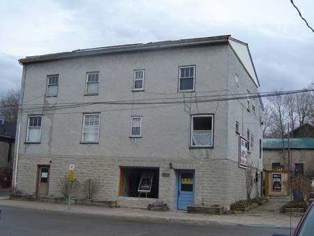 The façade of the Commercial Hotel on West Mill Street, 2007.; Kayla Jonas, 2007.