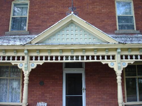 detailed view of Lindsay House; RHI 2006