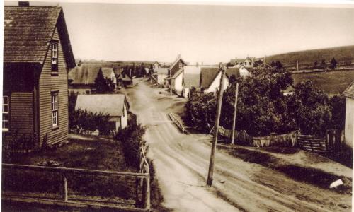 Hunter River in 1909 with house in upper right; Public Archives of Canada - PA 45217