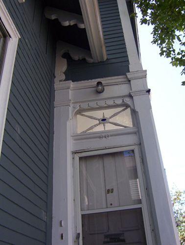 Entrance detail of 90 Ochterloney Street, 90-92 Ochterloney Street, Dartmouth, NS, 2008.; Heritage Division, NS Dept. of Tourism, Culture and Heritage, 2008