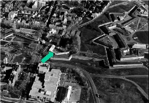 View of the Connaught Barracks, showing the design and form, which complement the location in Québec's old defence system, 1977.; Agence Parcs Canada / Parks Canada Agency, 1977.