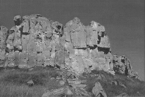 View of the dramatic vertical sandstone cliffs and hoodoo rock formations at Áísínai'pi, 2002.; Parks Canada Agency/ Agence Parks Canada, 2002.