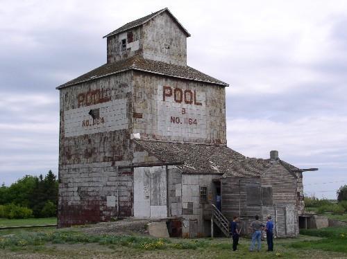 View depicts elevator, receiving shed and office, June 2003; Government of Saskatchewan, Flaman, 2003.