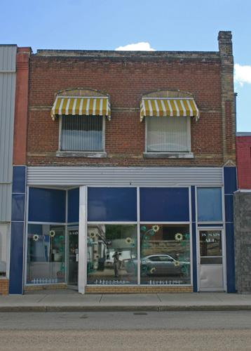 Primary elevation, from the west, of the Kowalchuk Building, Carberry, 2008; Historic Resources Branch, Manitoba Culture, Heritage and Tourism, 2008