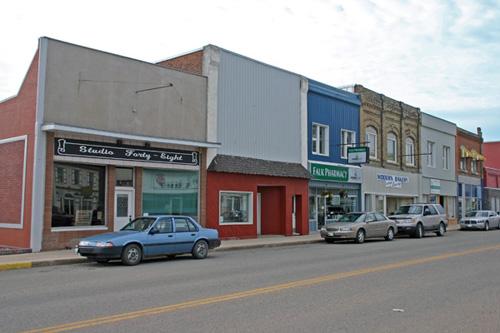 Contextual view, from the northwest, of the McCullough Building (far left), Carberry, 2008; Historic Resources Branch, Manitoba Culture, Heritage, Tourism and Sport, 2008
