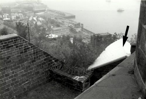 View of Building 2, showing the plain façade with no superfluous decoration, 1991.; Agence Parcs Canada / Parks Canada Agency, 1991.