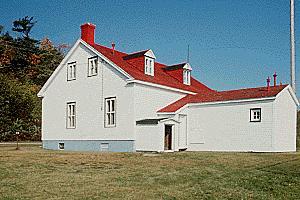 Rear view of Building 71, showing the extension, vestibule and portico, circa 2004.; Parks Canada Agency / Agence Parcs Canada, circa / vers 2004.