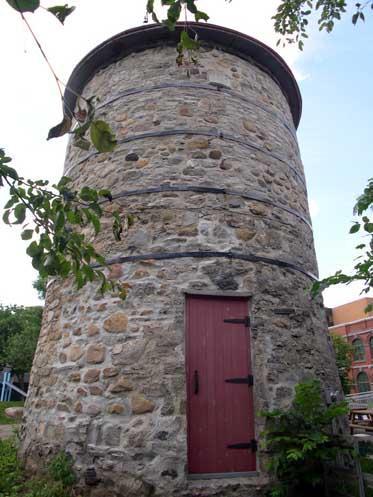 Moulin à vent de l'Hôpital-Général-de-Québec; Ministère de la Culture, des Communications et de la Condition féminine, Marie-Claude Côté, 2003