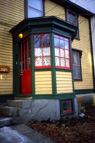 Close-up view of the porch, Harris Cottage, 43 Monkstown Road.; HFNL 2007
