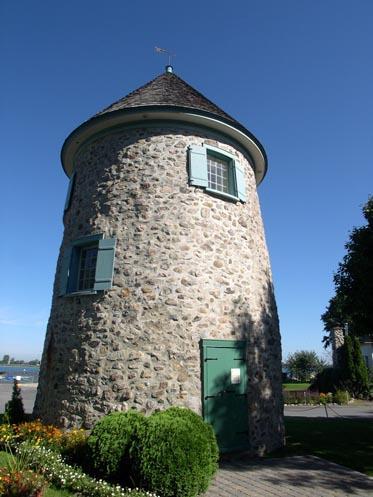 Moulin à vent de Verchères; Ministère de la Culture, des Communications et de la Condition féminine, Jean-François Rodrigue, 2004