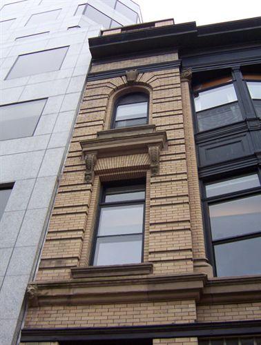 Window detail of 1724 Granville Street, Halifax, NS, 2008.; Heritage Division, NS Dept. of Tourism, Culture and Heritage, 2008