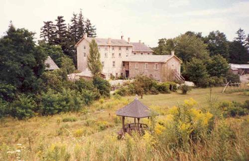 View to the rear of the building showing context – 1985; OHT – 1985