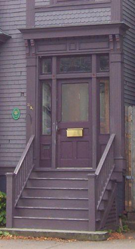 Front entryway detail, 2548 Gottingen Street, Halifax, NS, 2008.; Heritage Division, NS Dept. of Tourism, Culture and Heritage, 2008