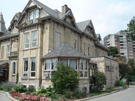 Of note are the conservatory addition and the decorative brickwork.; Martina Braunstein, 2007.