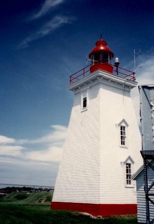 General view of the Light Tower, showing the simple profile, which includes a prominent, octagonal lantern that is appropriately proportioned to the tower, and a gallery guardrail, circa 1990.; Transport Canada / Transports Canada, circa / vers 1990.