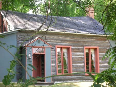 Of note are the large façade windows.; Lyndsay Haggerty, 2007.