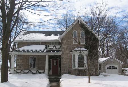 East façade of 425 Provost Lane, 2007.; Lindsay Benjamin, 2007.