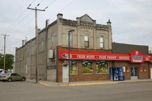 Contextual view, from the southeast, of the Davidson Building, Carberry, 2008; Historic Resources Branch, Manitoba Culture, Heritage, Tourism and Sport, 2008