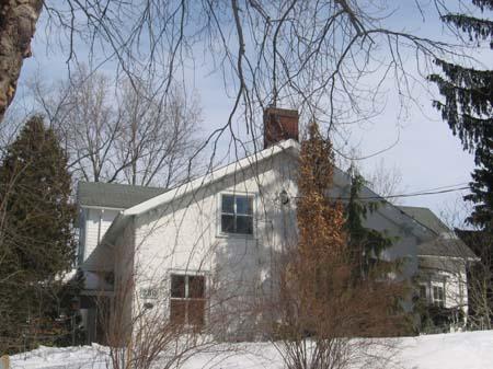 View of the northwest corner of Belleside, as seen from Hillside Drive, 2007.; Lindsay Benjamin, 2007.