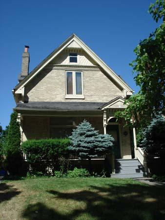 Featured is a Queen Anne Revival style house, typical of the district.; Kendra Green, 2007.