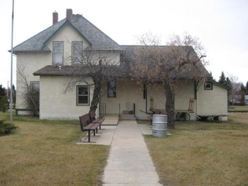Former Canadian Northern Railway Station, Waldheim, 2008; Robertson, 2008