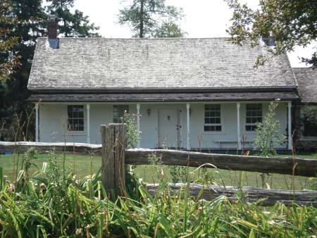 Of note is the five-bay rear elevation with 6 over 6 windows.; Kendra Green, 2007.