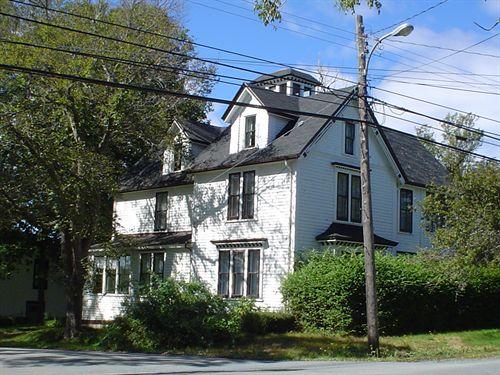 Mizpah Cottage from Dufferin and McDonald Street intersection, Lunenburg, NS, 2004.; Heritage Division, Nova Scotia Department of Tourism, Culture and Heritage, 2004