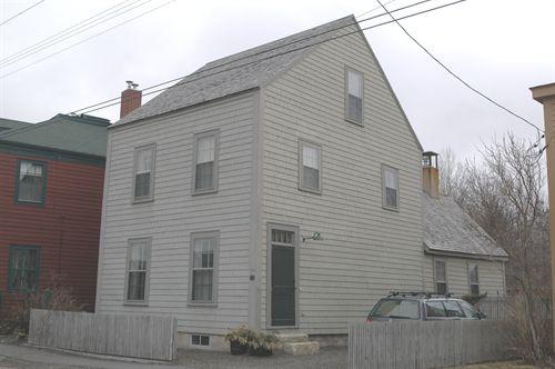 Northwest elevation of Robertson-McNamara House, Annapolis Royal, NS, 2007.; Heritage Division, NS Dept. of Tourism, Culture and Heritage, 2007