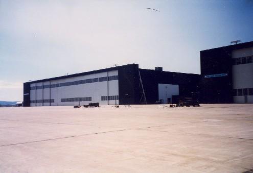 View of Hangar 7 at CFB Goose Bay, showing the high sliding interlocking doors, 1992.; Department of National Defence / Ministère de la Défense nationale, 1992.