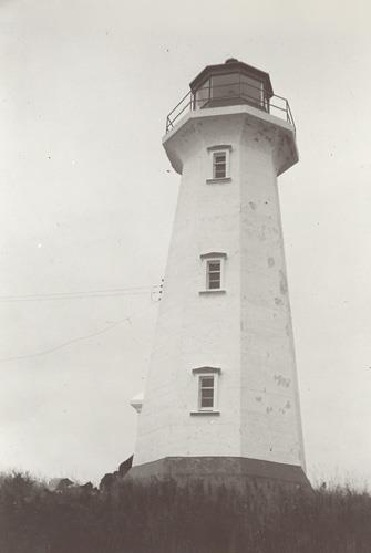 Side view of the Light Tower, showing the massing, which consists of an octagonal tower, gallery and lantern.; Department of Transport / Ministère des Transports.