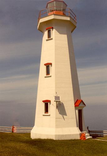 View of the entrance of the Light Tower, showing the pedimented cap over the doorway and the triangular lintels over the windows.; Department of Transport / Ministère des Transports.