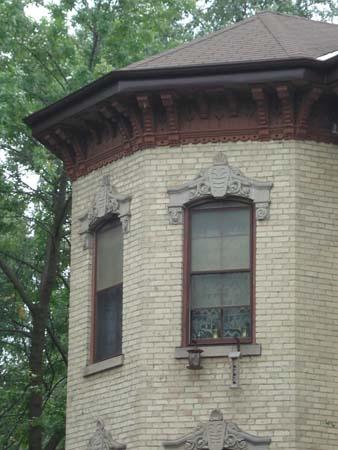 Featured are the elaborate carved stone lintels above the windows and the frieze below the roofline.; Martina Braunstein, 2007.