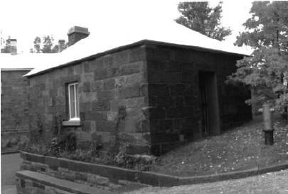 View of the Old Pump House, showing the solid masonry construction, 1992.; Agence Parcs Canada / Parks Canada Agency, R. Goodspeed, 1992.