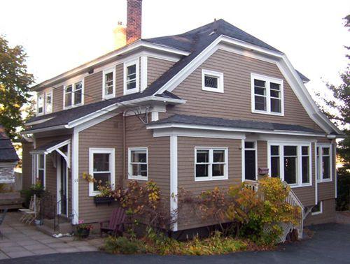 Side elevation, 11 St. Margaret’s Bay Road, Halifax, NS, 2008.; Heritage Division, NS Dept. of Tourism, Culture and Heritage, 2008