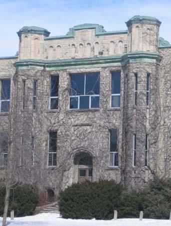 Detailed view of the west façade of 680 Tower St. South depicting the main entrance's grandeur; Lindsay Benjamin, 2007.