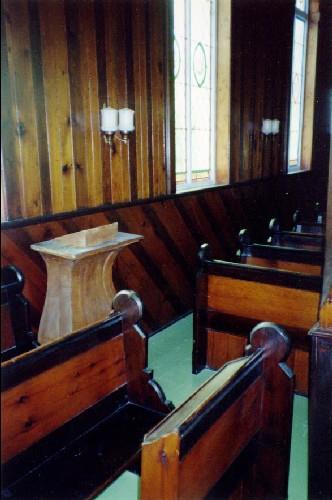 View of the interior of St. Peter's Anglican Church, showing the Victorian varnished wood panelling, 1992.; Agence Parcs Canada / Parks Canada Agency, André Charbonneau, 1992.