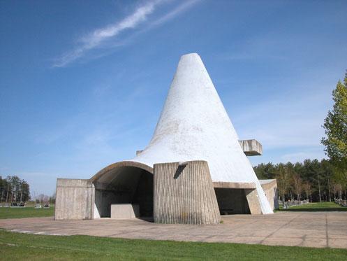 Mausolée des évêques; Ministère de la Culture, des Communications et de la Condition féminine, Martin Dubois, 2006