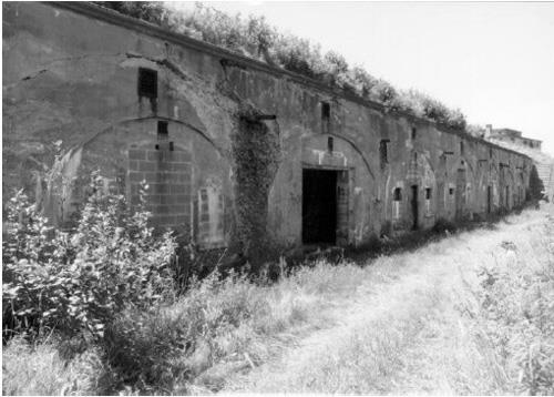 View of the exterior of the Casemates, showing the multiple-bay construction of contiguous casemates, 1996.; Parks Canada Agency / Agence Parcs Canada, 1996.