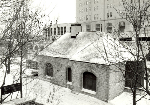 View of the exterior of the Lock Office, showing its asymmetrical one-and-a-half storey form, 1992.; Parks Canada Agency / Agence Parcs Canada, Armstrong-Reynolds, 1992.
