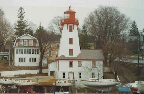 Side elevation of the Tower, showing the attached, one-and-a-half storey, gable-roofed dwelling that is well integrated with the tower, 1990.; Transport Canada / Transports Canada, 1990.