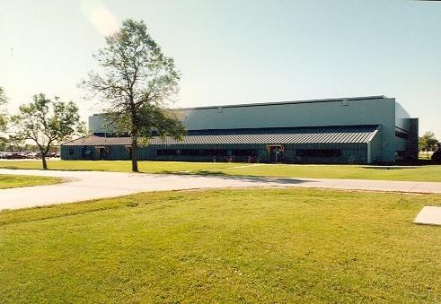 Side elevation of Building 21, showing its large scale and specialized military design, 1996.; Parks Canada Agency / Agence Parcs Canada, 1996.