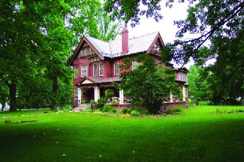 Front and side of the Lalor Estate; Haldimand County 2007